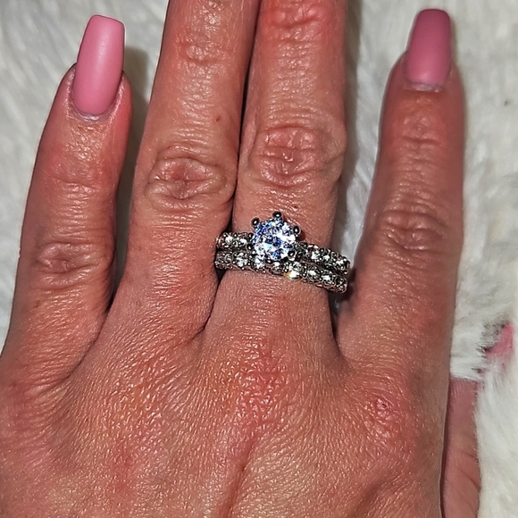 Elegant Platinum Plated Silver Wedding Engagement Ring Set - 2 Rings NEW - Picture 3 of 4